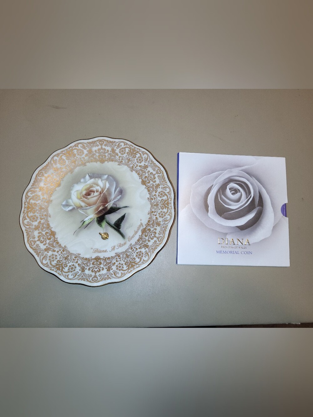 Bradford Exchange Porcelain Diana A Rose Everlasting Musical Plate And Coin.